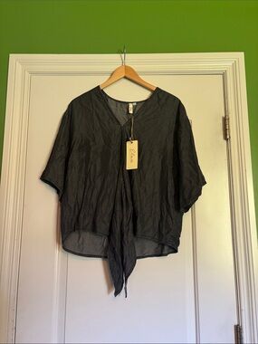 Elan Black Short Sleeve Tie-Front Blouse. Medium. NWT